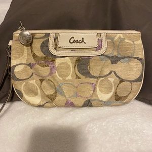 Coach 👜 clutch Wristlet